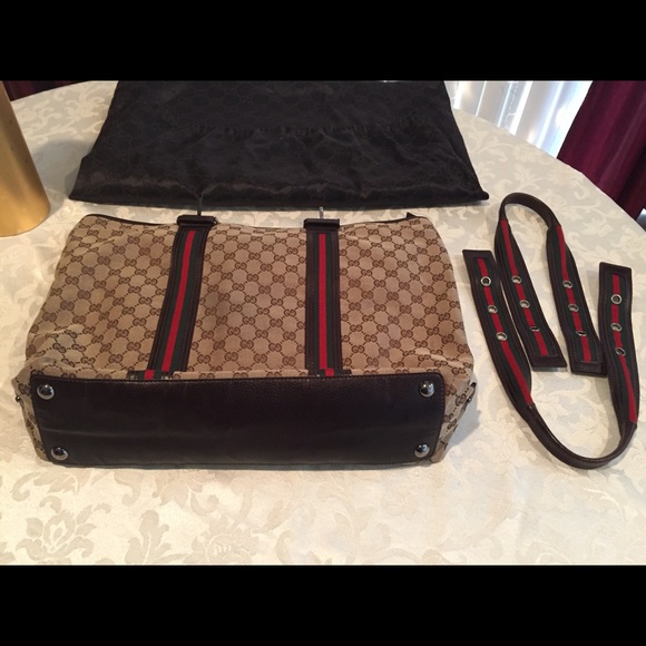 Gucci overnight tote.  (Zip closure) - Picture 2 of 7